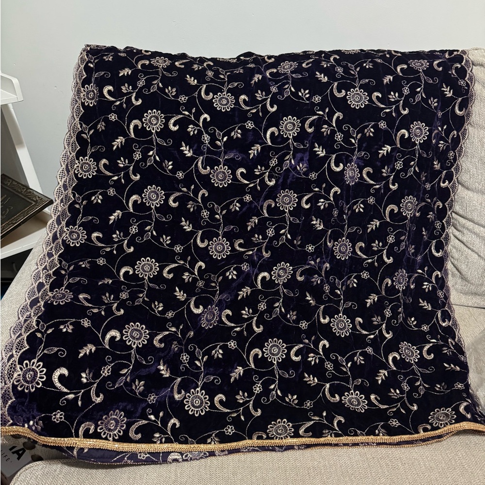 Elegant Floral Black and Cream Blanket